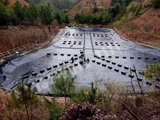 垃圾填埋场调节池防渗